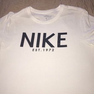 Selling a never worn Nike cotton tee shirt.